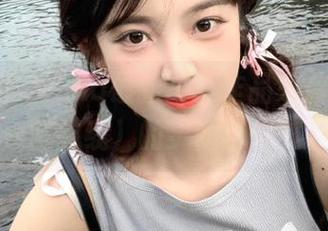 Hatori Sama最新写真作品来袭，陈海（碧蓝航线）的灵动与优雅.txt